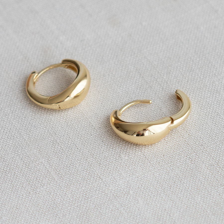 Tapered Huggie Hoop Earring